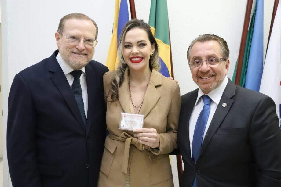 Ex-Presidente do TRF3 vem a Campo Grande e entrega carteira da OAB