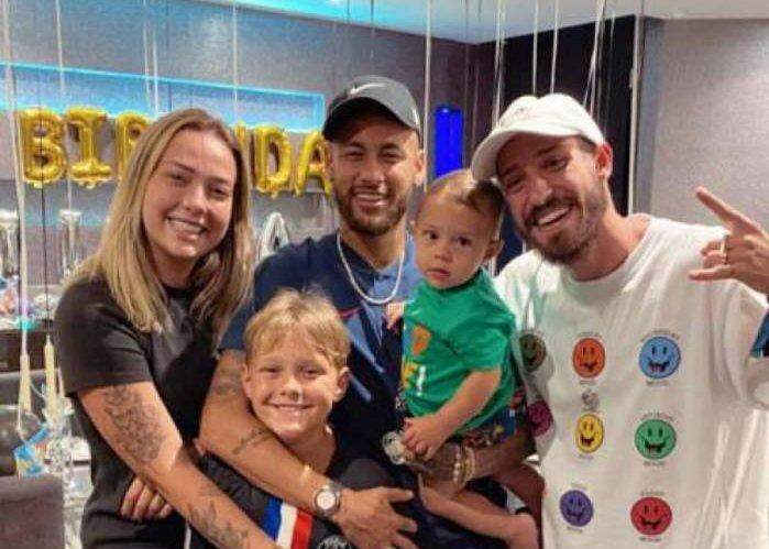 Neymar comemora aniversário do filho com família reunida
