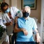 Aos 101 anos, Orlando Drummond toma 2ª dose da vacina contra o coronavírus