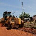 Prefeitura recupera ruas de assentamento em Dourados