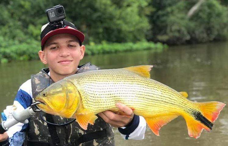 Campo-grandense de 17 anos chama atenção com canal de pesca esportiva no Youtube