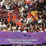 Na Suíça, mulheres fazem greve e protestos para exigir igualdade salarial