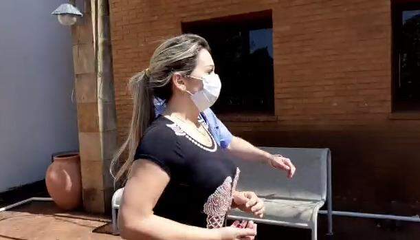 VÍDEO: Dona de clínica onde estudante fez procedimento entrega caminhão como fiança