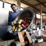 Empresários da reciclagem lucram com alta do ferro e escapam de crise da pandemia em Campo Grande