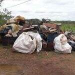 Pescadores e voluntários retiram uma tonelada de lixo do Rio Dourados