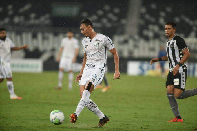 Santos deixa escapar chance de encostar nos líderes em empate contra o Botafogo