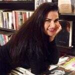 Solange Gomes vai em sexshop fazer laboratório para novo livro