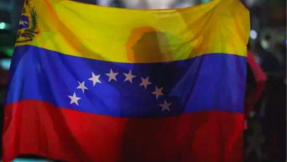 Venezuelanos são presos no Aeroporto de Quito