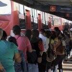 Longas filas e ônibus lotados: a realidade do transporte coletivo em Campo Grande