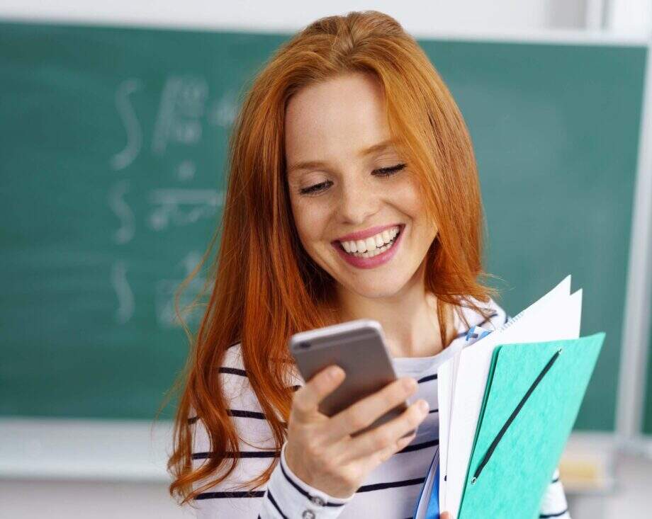 Uso de celular em sala de aula: Permitir ou não?