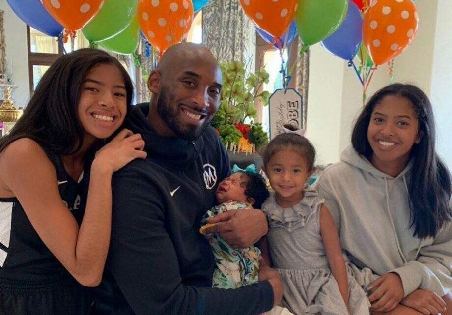 Viúva de Kobe Bryant posta homenagem emocionante de Dia dos Pais