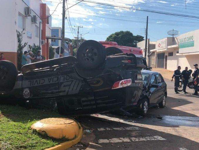 A condutora do gol foi socorrida pela equipe do SAMU. (Foto: Tá na Mídia Naviraí)