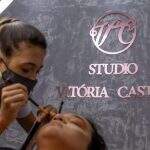 Aos 14 anos, maquiadora do Santo Amaro faz rifas para realizar sonho do estúdio próprio