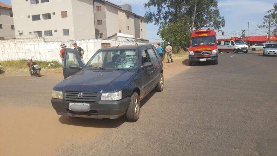 Idoso é atropelado, bate a cabeça no para-brisa e morre a caminho da Santa Casa