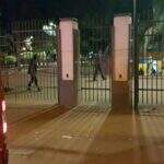 Homem passa mal e morre no banheiro da Praça Ary Coelho em Campo Grande