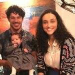Débora Nascimento posta vídeo de José Loreto cantando para filha