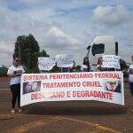 Esposas de detentos protestam contra maus-tratos em Presídio Federal de Campo Grande