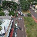 VÍDEO: Idoso perde controle de SUV, capota e atinge mais 3 carros estacionados na Afonso Pena