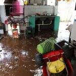 VÍDEO: Água invade residências e deixa moradores desabrigados na Vila Popular