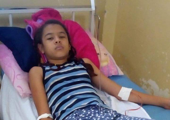 Depois de reportagem, menina de 10 anos com dengue será transferida para hospital