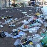 Ruas do Centro amanhecem cobertas de lixo e reclamação é contra ‘foliões folgados’