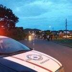 Ciclistas são atropelados por veículo ao atravessarem rua em Corumbá