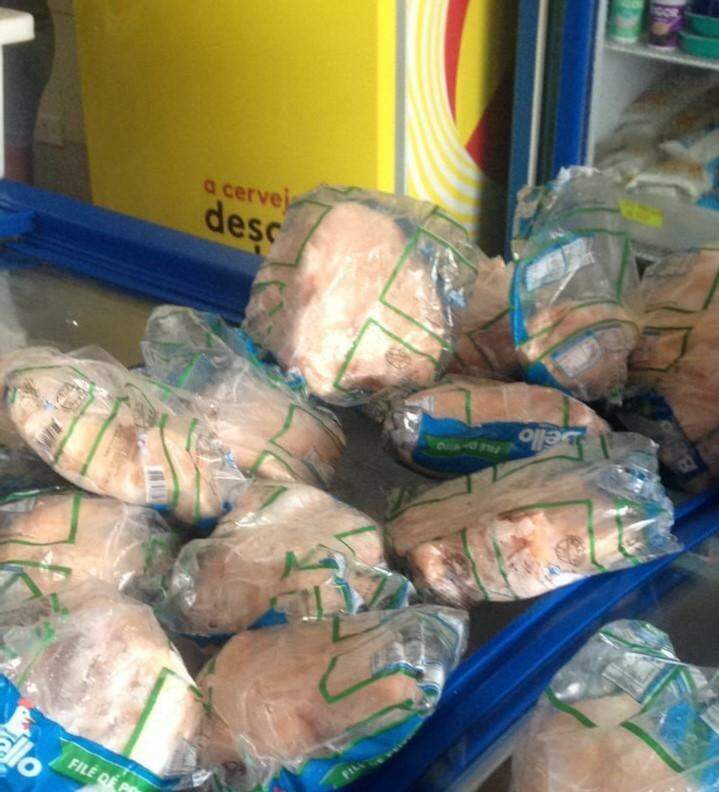 Procon Municipal autua supermercado por vender frango e carne vencidos
