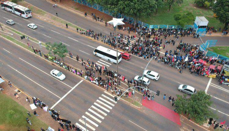 Estudantes e professores foram às ruas contra cortes na educação. Foto. Marcos Ermínio/Midiamax