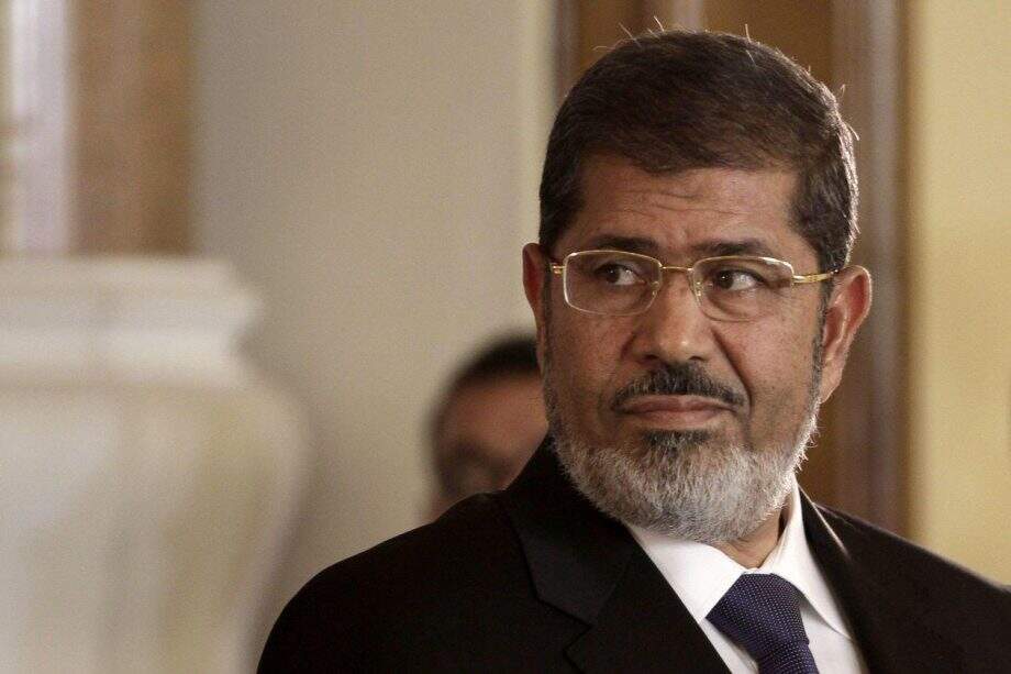 Ex-presidente do Egito morre durante julgamento