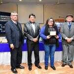 Escritora douradense recebe prêmio nacional e internacional no Paraguai