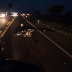 Em acidente com carro, motociclista morre em curva na BR-262
