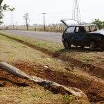 Motorista bate em poste e abandona veículo no Núcleo Industrial