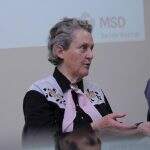 Na Capital a convite da JBS, Temple Grandin coloca-se como autista, mulher e pelo bem-estar animal
