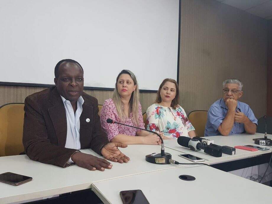 Integrantes do CMDCA e representante da empresa realizadora durante coletiva na manhã desta quarta-feira (9) | Foto: Guilherme Cavalcante | Midiamax