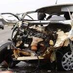 VÍDEO: Arremessado em colisão, violeiro morre após acidente com carreta na BR-262