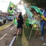 Ato contra decisão que soltou Lula reúne manifestantes em frente ao prédio do MPF