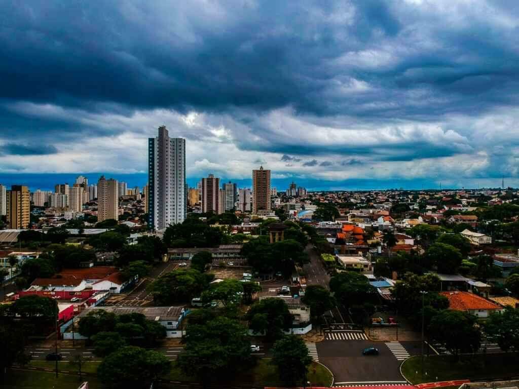 Tempo está carregado neste domingo. (Foto: Marcos Ermínio