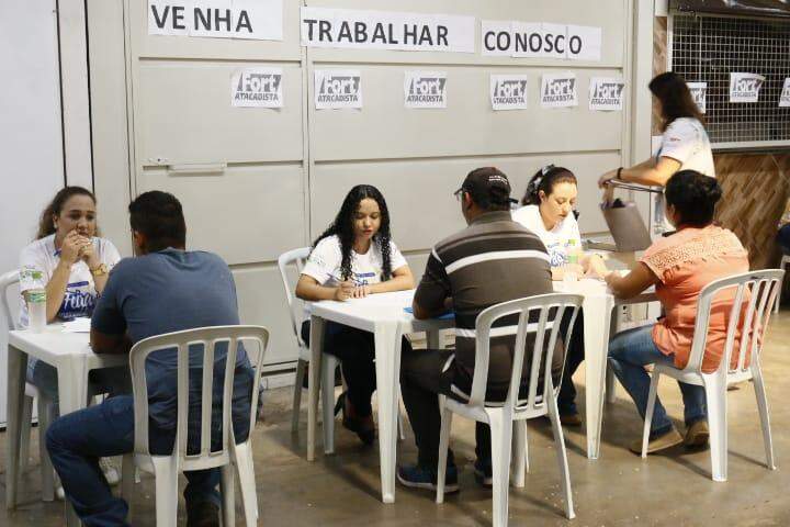 Feira acontece no Centro Comercial Jacarezão (Foto: Minamar Junior