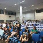 Pais protestam contra municipalização de escola em Dourados