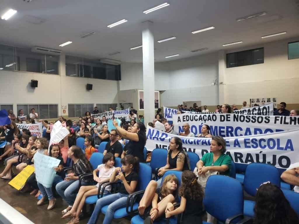 Pais afazem manifesto na câmara