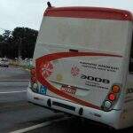 Susto e dor: ônibus ‘rampa’ quebra-molas e passageiros saem gemendo