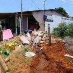 Ônibus desvia de acidente e destrói casa no Taquaral Bosque