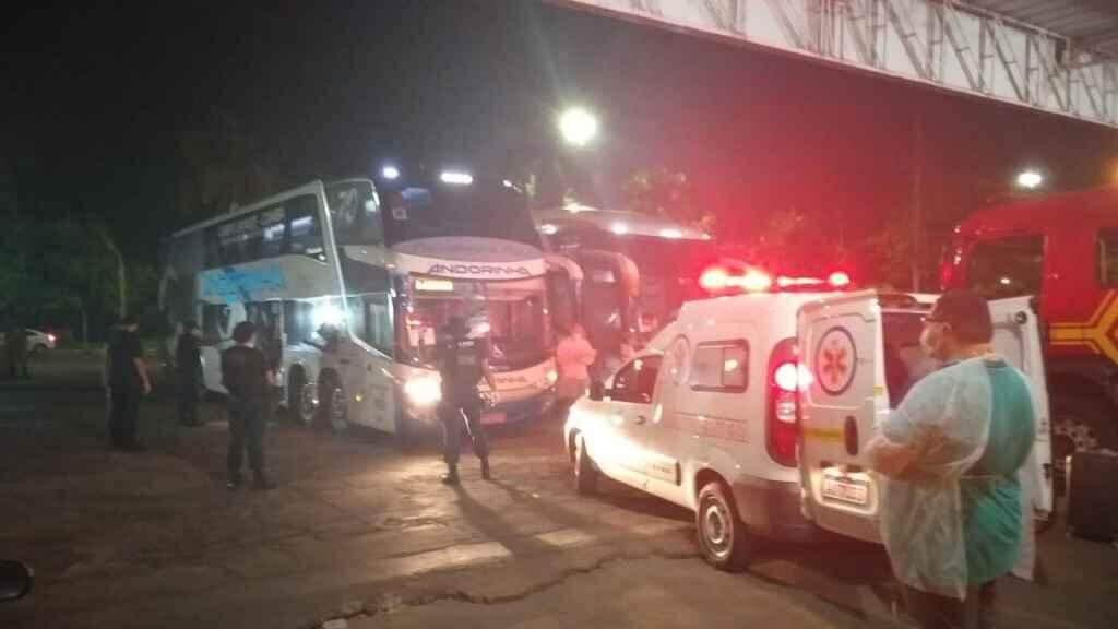VÍDEO: Operação policial detém em ônibus no MS suspeita de estar com coronavírus que fugiu de SP