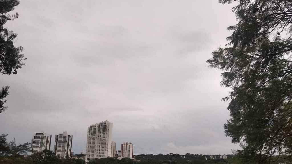Terça-feira de céu nublado e alerta de tempestade para 27 cidades de MS