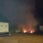 Morador coloca fogo em entulhos e fumaça incomoda vizinhos em Campo Grande