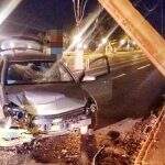Motorista é preso em flagrante após dirigir embriagado e derrubar poste de energia