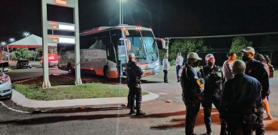 Ônibus com bolivianos que deixaram SP são interceptados em Campo Grande