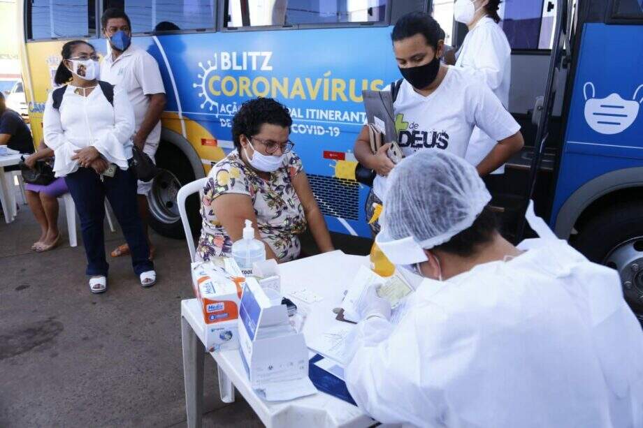 Ônibus de testagem para coronavírus atende bairro Nova Lima nesta terça
