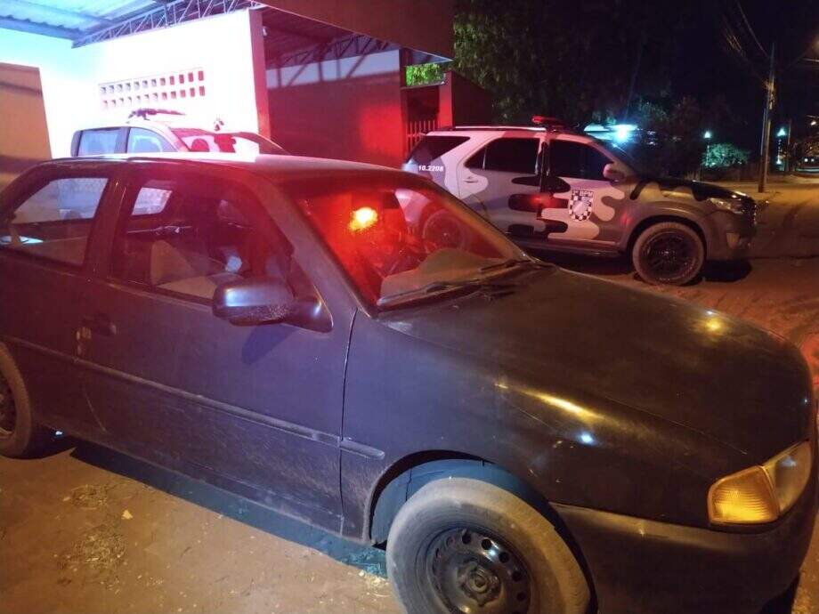 Foragido de GO é preso com carro furtado em posto de gasolina em MS