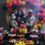 Militares fazem surpresa para menina de três anos apaixonada pelo Corpo de Bombeiros